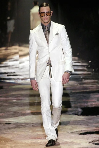 Look 18